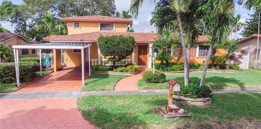 House in Miami, Florida 4 bedrooms, 245.82 sq.m. № 2009229