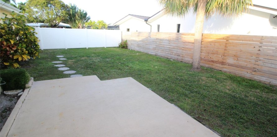 Villa ou maison à Lauderdale-by-the-Sea, Floride 3 chambres, 167.97 m2 № 978418