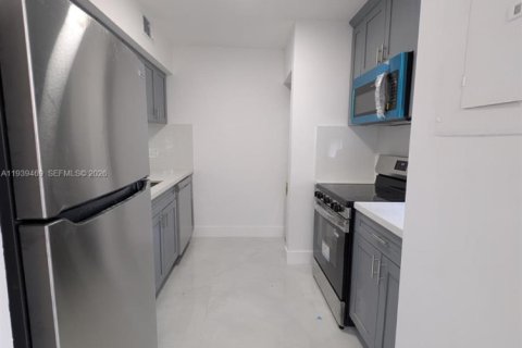 Copropriété à louer à Pembroke Pines, Floride: 3 chambres, 104.52 m2 № 1997446 - photo 3