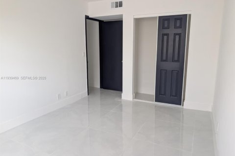 Copropriété à louer à Pembroke Pines, Floride: 3 chambres, 104.52 m2 № 1997446 - photo 16