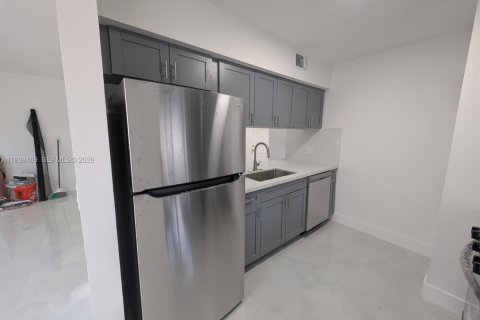 Copropriété à louer à Pembroke Pines, Floride: 3 chambres, 104.52 m2 № 1997446 - photo 2