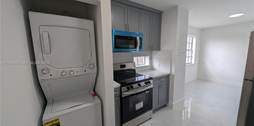 Condo à Pembroke Pines, Floride, 3 chambres  № 1997446