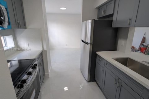 Copropriété à louer à Pembroke Pines, Floride: 3 chambres, 104.52 m2 № 1997446 - photo 4