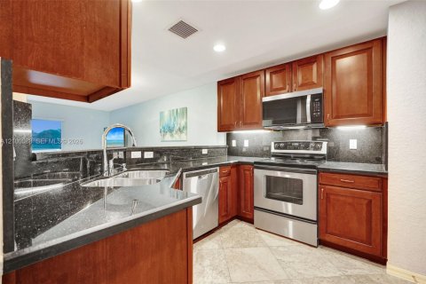 Touwnhouse à vendre à Tamarac, Floride: 2 chambres, 107.3 m2 № 2402644 - photo 7