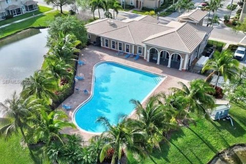 Touwnhouse à vendre à Tamarac, Floride: 2 chambres, 107.3 m2 № 2402644 - photo 18