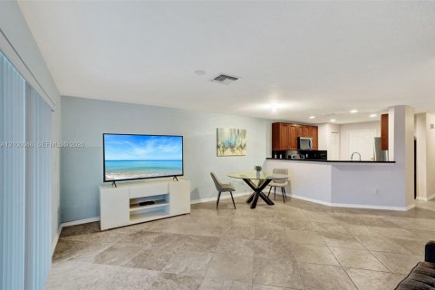 Touwnhouse à vendre à Tamarac, Floride: 2 chambres, 107.3 m2 № 2402644 - photo 5