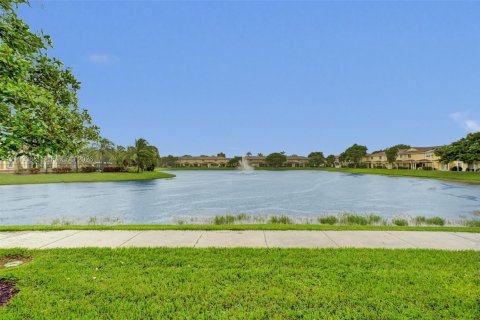 Touwnhouse à vendre à Tamarac, Floride: 2 chambres, 107.3 m2 № 2402644 - photo 14