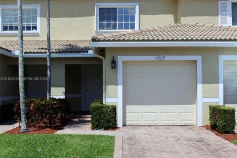 Touwnhouse à Tamarac, Floride 2 chambres, 107.3 m2 № 2402644