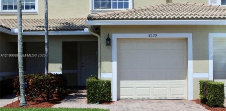 Touwnhouse à Tamarac, Floride 2 chambres, 107.3 m2 № 2402644