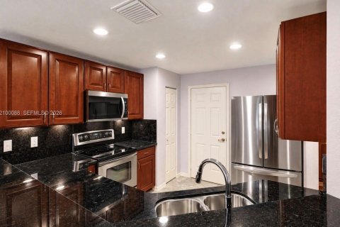 Touwnhouse à vendre à Tamarac, Floride: 2 chambres, 107.3 m2 № 2402644 - photo 8