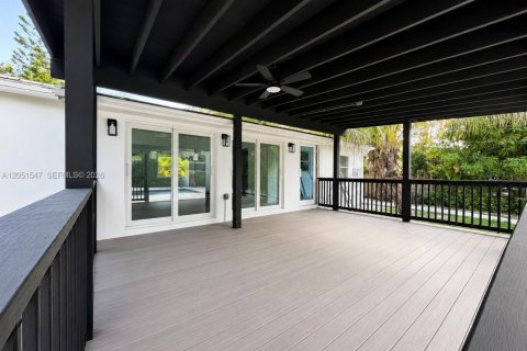 Villa ou maison à vendre à Biscayne Park, Floride: 3 chambres № 2262787 - photo 10