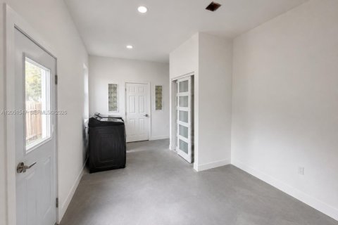 Villa ou maison à vendre à Biscayne Park, Floride: 3 chambres № 2262787 - photo 25