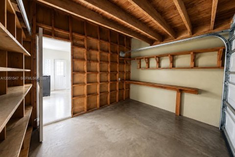 Villa ou maison à vendre à Biscayne Park, Floride: 3 chambres № 2262787 - photo 28