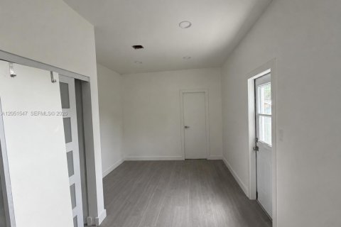 Villa ou maison à vendre à Biscayne Park, Floride: 3 chambres № 2262787 - photo 24