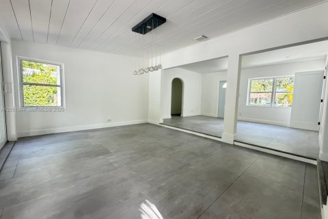 Villa ou maison à vendre à Biscayne Park, Floride: 3 chambres № 2262787 - photo 7