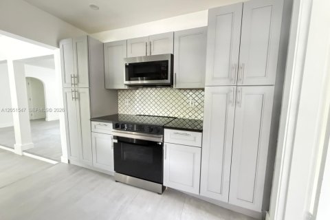 Villa ou maison à vendre à Biscayne Park, Floride: 3 chambres № 2262787 - photo 8