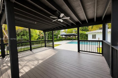 Villa ou maison à vendre à Biscayne Park, Floride: 3 chambres № 2262787 - photo 11