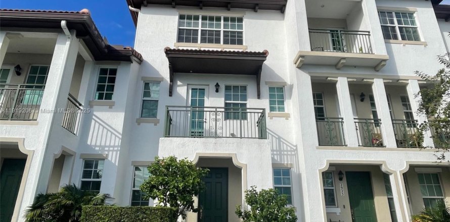 Adosado en Miramar, Florida 3 dormitorios, 178.28 m2 № 1974887