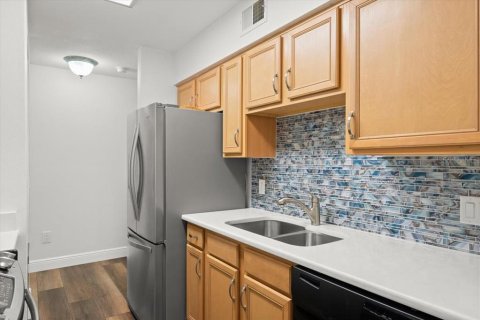 Condo in Daytona Beach, Florida, 2 bedrooms  № 1578278 - photo 14