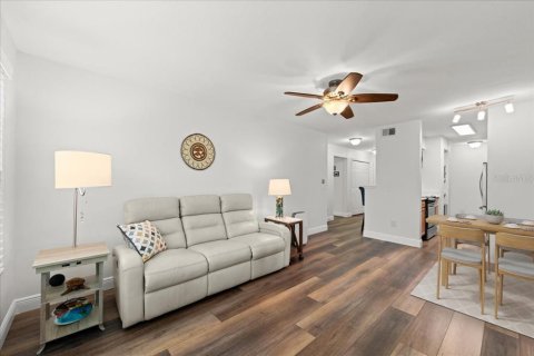 Condo in Daytona Beach, Florida, 2 bedrooms  № 1578278 - photo 8