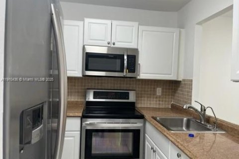 Condominio en Deerfield Beach, Florida, 2 dormitorios  № 2013145