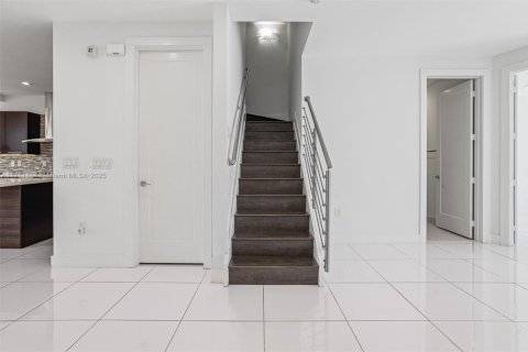 Townhouse in LANDMARK in Doral, Florida 3 bedrooms, 204.38 sq.m. № 1864976 - photo 10