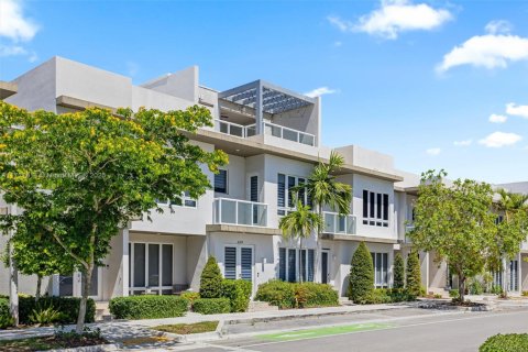 Townhouse in LANDMARK in Doral, Florida 3 bedrooms, 204.38 sq.m. № 1864976 - photo 2