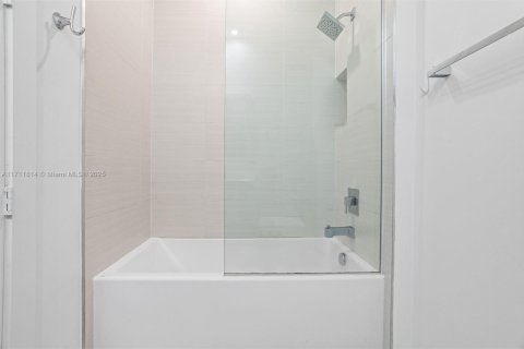 Townhouse in LANDMARK in Doral, Florida 3 bedrooms, 204.38 sq.m. № 1864976 - photo 30