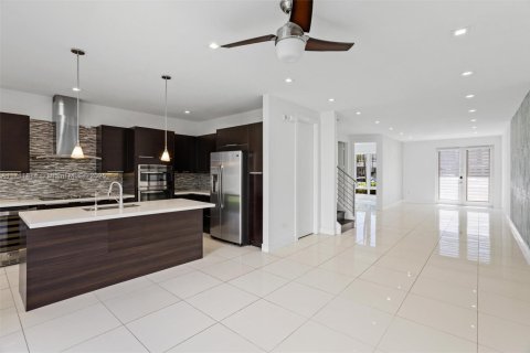 Townhouse in LANDMARK in Doral, Florida 3 bedrooms, 204.38 sq.m. № 1864976 - photo 5
