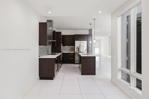 Townhouse in LANDMARK in Doral, Florida 3 bedrooms, 204.38 sq.m. № 1864976 - photo 7