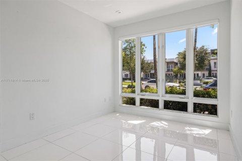 Townhouse in LANDMARK in Doral, Florida 3 bedrooms, 204.38 sq.m. № 1864976 - photo 12