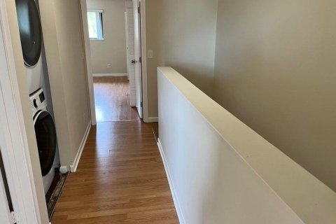 Снять в аренду таунхаус в Бока-Ратон, Флорида 2 спальни, 124.02м2, № 1208634 - фото 1
