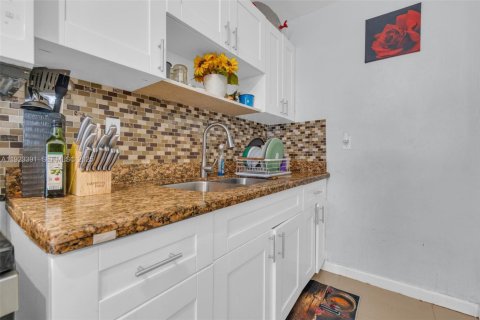 House in Miami Gardens, Florida 3 bedrooms, 80.27 sq.m. № 1982285 - photo 7