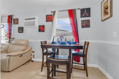 House in Miami Gardens, Florida 3 bedrooms, 80.27 sq.m. № 1982285 - photo 5