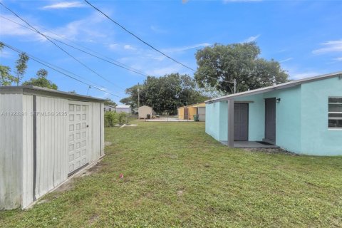 House in Miami Gardens, Florida 3 bedrooms, 80.27 sq.m. № 1982285 - photo 18
