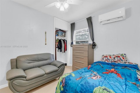 House in Miami Gardens, Florida 3 bedrooms, 80.27 sq.m. № 1982285 - photo 14