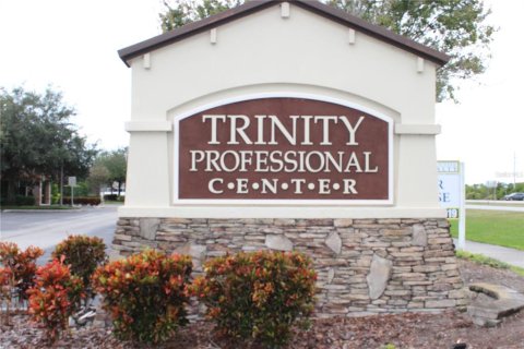 Commercial property in New Port Richey, Florida 450.11 sq.m. № 2195110 - photo 2