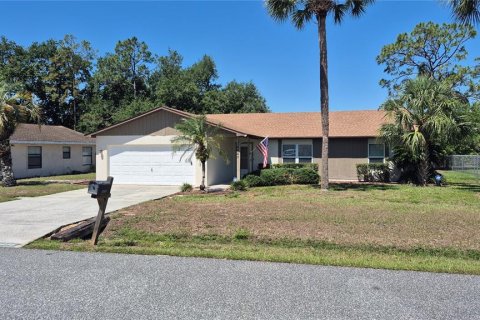 House in Land O' Lakes, Florida 3 bedrooms, 139.73 sq.m. № 2102114