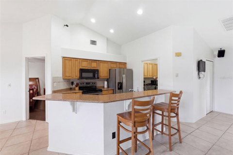 House in Cape Coral, Florida 3 bedrooms, 140.84 sq.m. № 2318418 - photo 15