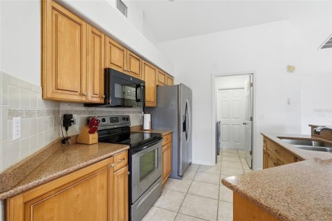 House in Cape Coral, Florida 3 bedrooms, 140.84 sq.m. № 2318418 - photo 3