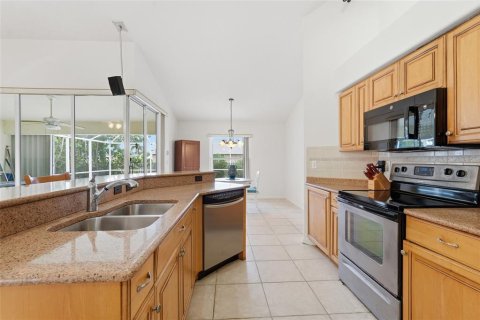 House in Cape Coral, Florida 3 bedrooms, 140.84 sq.m. № 2318418 - photo 18