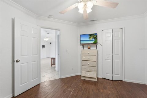 House in Cape Coral, Florida 3 bedrooms, 140.84 sq.m. № 2318418 - photo 29