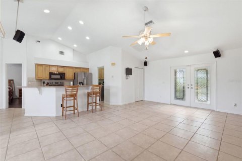 House in Cape Coral, Florida 3 bedrooms, 140.84 sq.m. № 2318418 - photo 14