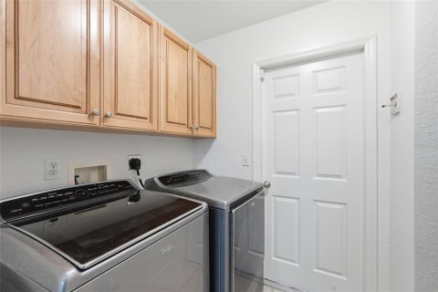 House in Cape Coral, Florida 3 bedrooms, 140.84 sq.m. № 2318418 - photo 30