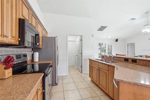 House in Cape Coral, Florida 3 bedrooms, 140.84 sq.m. № 2318418 - photo 17