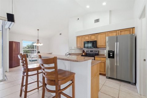 House in Cape Coral, Florida 3 bedrooms, 140.84 sq.m. № 2318418 - photo 16