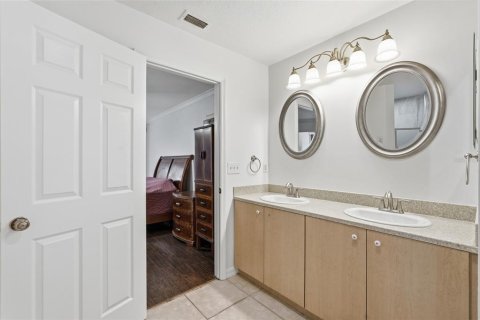 House in Cape Coral, Florida 3 bedrooms, 140.84 sq.m. № 2318418 - photo 22