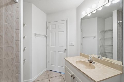 House in Cape Coral, Florida 3 bedrooms, 140.84 sq.m. № 2318418 - photo 26