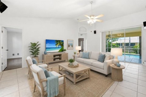 House in Cape Coral, Florida 3 bedrooms, 140.84 sq.m. № 2318418 - photo 4