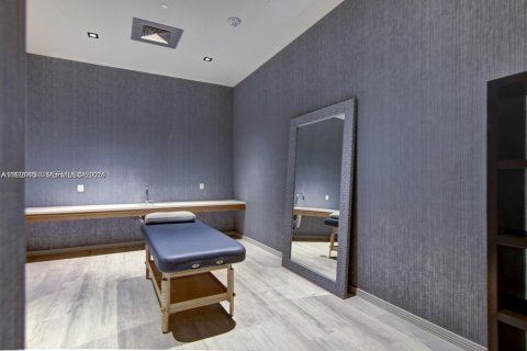 Снять в аренду кондоминиум в Майами, Флорида 5 спален, 337.51м2, № 1982016 - фото 22